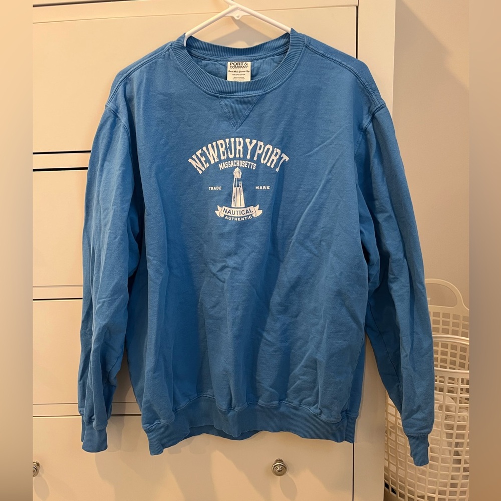 Newburyport size large crewneck